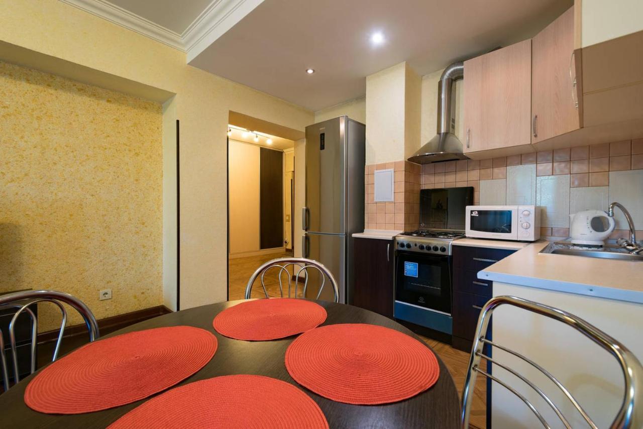 Nadezhda Apartments In Touristic Area, On The Dostyk Avenue 89 Almaty Exterior foto