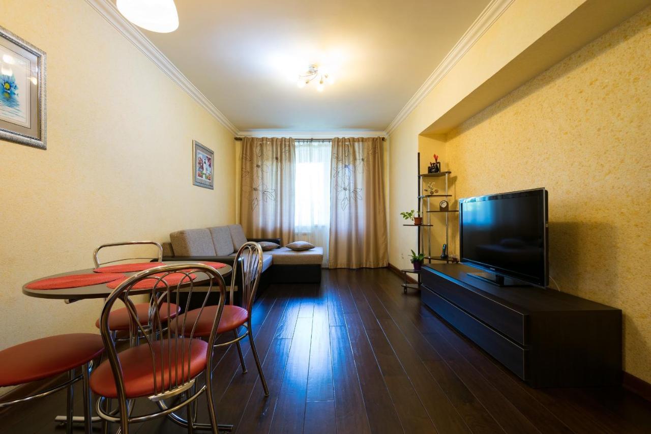 Nadezhda Apartments In Touristic Area, On The Dostyk Avenue 89 Almaty Exterior foto