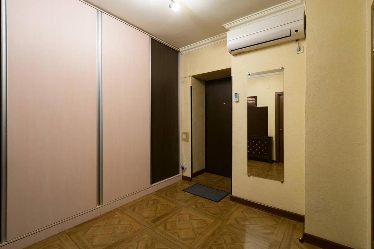 Nadezhda Apartments In Touristic Area, On The Dostyk Avenue 89 Almaty Exterior foto