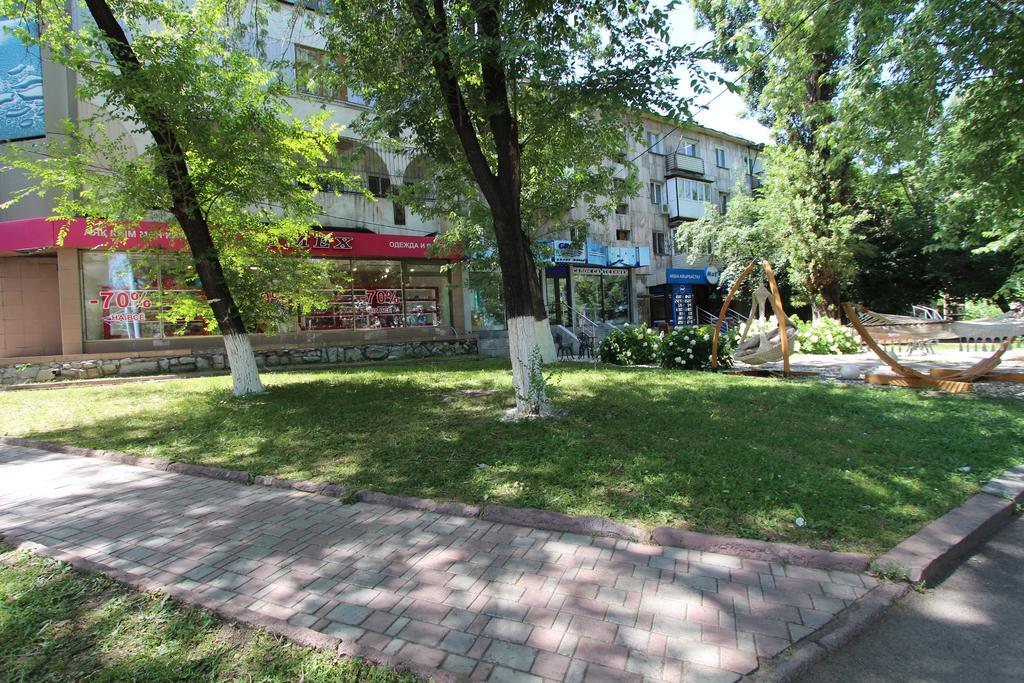 Nadezhda Apartments On Dostyk Street 89 Almaty Exterior foto