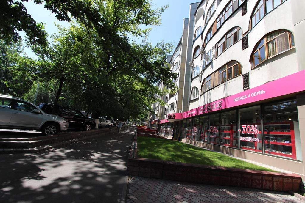 Nadezhda Apartments In Touristic Area, On The Dostyk Avenue 89 Almaty Exterior foto